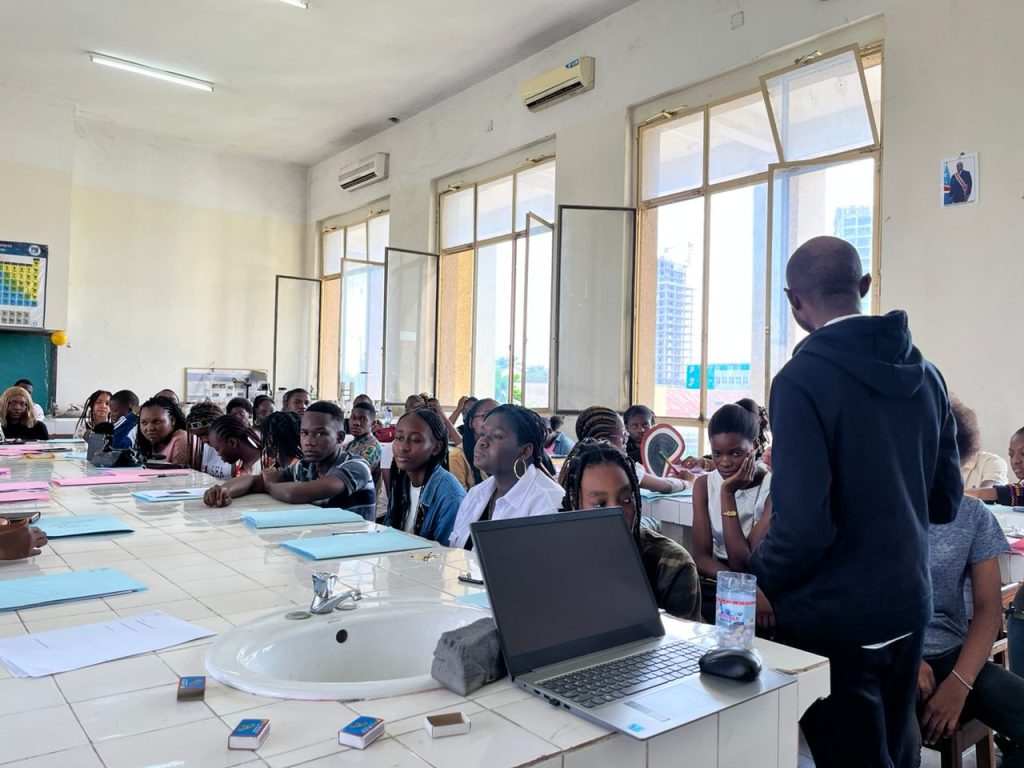 Play & Code Academy R.D.C